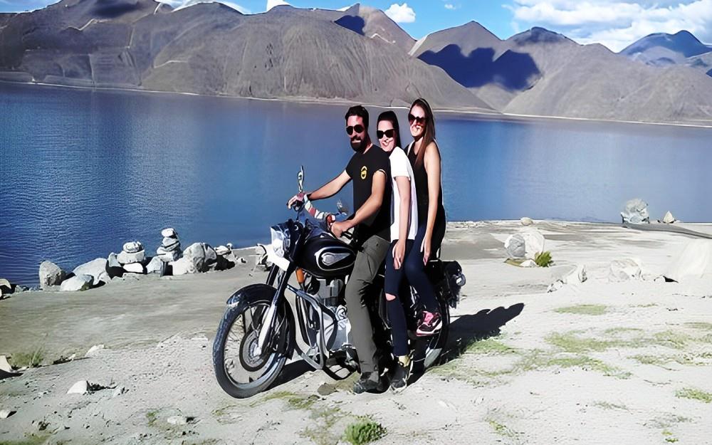 Ladakh ,Heavenly lakes ride